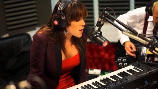 Beth Hart - Led Zeppelin Cover - Session Acoustique OÜI FM